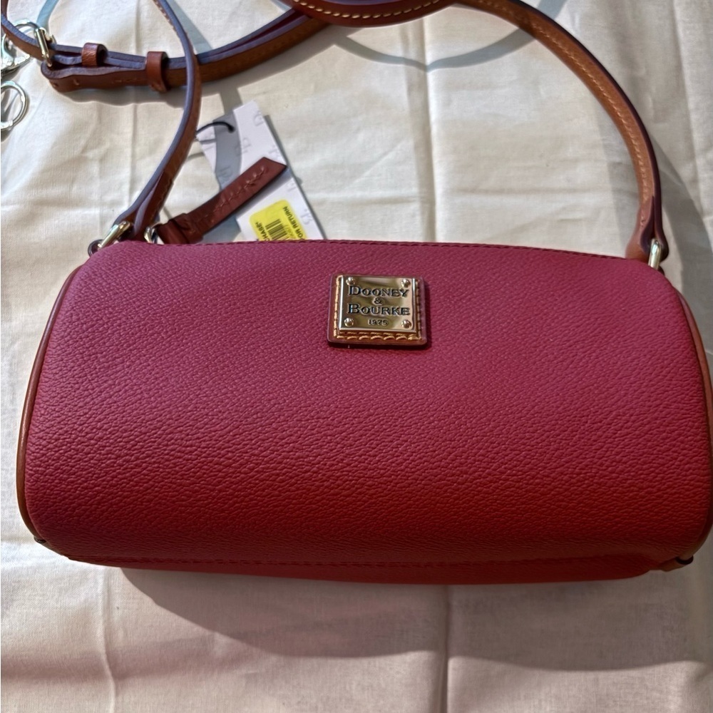 🆕 ❤️ Dooney & Bourke Red Pebble Grain Buffy Crossbody Bag ❤️ - Picture 8 of 15
